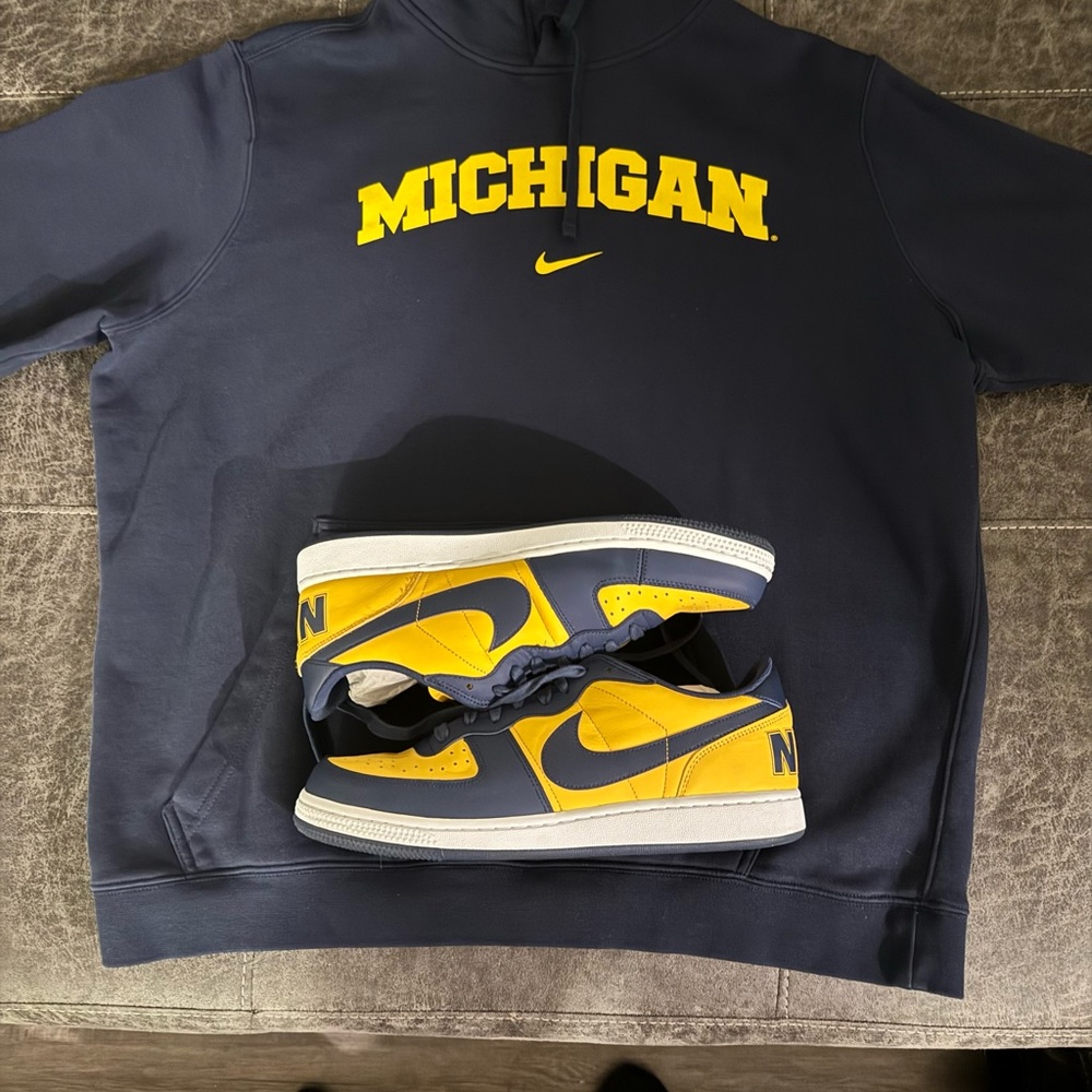Michigan hoodie 2xl matching Nike terminators size 13